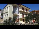Appartements Sunny  - sea side terrace & parking: A1(4+1), A2(6+1) Starigrad-Paklenica - Riviera de Zadar  - maison