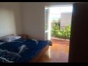 Appartements Sunny  - sea side terrace & parking: A1(4+1), A2(6+1) Starigrad-Paklenica - Riviera de Zadar  - Appartement - A2(6+1): chambre &agrave; coucher