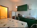 Appartements Velebit - 130m to the beach: A1(5+1), A2(7) Starigrad-Paklenica - Riviera de Zadar  - Appartement - A2(7): cuisine salle à manger
