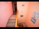 Appartements Mirja - 130 m from sea: A1(8+1) Starigrad-Paklenica - Riviera de Zadar  - escalier