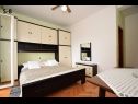 Appartements Mirja - 130 m from sea: A1(8+1) Starigrad-Paklenica - Riviera de Zadar  - Appartement - A1(8+1): chambre &agrave; coucher