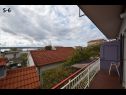 Appartements Mirja - 130 m from sea: A1(8+1) Starigrad-Paklenica - Riviera de Zadar  - Appartement - A1(8+1): terrasse