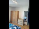 Appartements et chambres Voyasi - 60 m from sea: A1(2), A2(2), A4(2), A6(2), A7(4), R5(2) Starigrad-Paklenica - Riviera de Zadar  - Appartement - A2(2): chambre &agrave; coucher