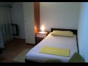 Appartements Darko - 100m from sea: A1-Jednosobni (3+1), A2-Dvosobni (4+1) Vir - Riviera de Zadar  - Appartement - A2-Dvosobni (4+1): chambre &agrave; coucher