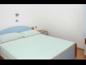Appartements VINK - 80 m from beach A2(4), A3(4), A4(4) Vir - Riviera de Zadar  - Appartement - A3(4): chambre &agrave; coucher