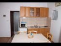 Appartements Nenad - with pool; A1(4+1), A2(4+1), SA3(3), SA4(3), A5(2+2) Vrsi - Riviera de Zadar  - Appartement - A5(2+2): cuisine salle à manger