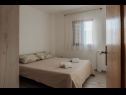 Appartements Nenad - with pool; A1(4+1), A2(4+1), SA3(3), SA4(3), A5(2+2) Vrsi - Riviera de Zadar  - Appartement - A2(4+1): chambre &agrave; coucher