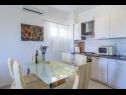 Appartements Marinka - with backyard; A1(4), A2(4) Zadar - Riviera de Zadar  - Appartement - A1(4): cuisine salle à manger