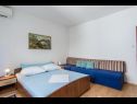 Appartements Marinka - with backyard; A1(4), A2(4) Zadar - Riviera de Zadar  - Appartement - A1(4): chambre &agrave; coucher