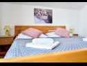 Appartements Ivan Z2 - 250 m from beach: A2(4) Zadar - Riviera de Zadar  - Appartement - A2(4): chambre &agrave; coucher