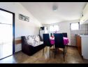 Appartements Ivan Z2 - 250 m from beach: A2(4) Zadar - Riviera de Zadar  - Appartement - A2(4): cuisine salle à manger