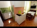 Appartements Ankica - 150 m from beach: A1(2+2), A2(5), A3(4+1), A4(2+2) Zadar - Riviera de Zadar  - Appartement - A1(2+2): cuisine salle à manger