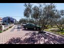Appartements Brane - free parking: A1 Barbara(4), A2 Aleksandar(2+1), A3 Frane(4+2), A4 Rada(6+1), A5 Martina(2+2), SA6 Josip(2) Zadar - Riviera de Zadar  - stationnement