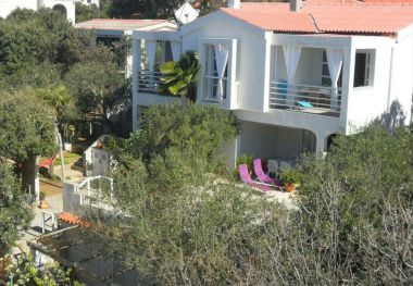 Appartements Bari - 140 m from beach: A1(4+1), A2(4), A3(2+2) Mandre - Île de Pag 