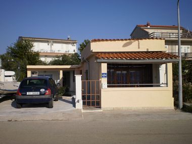 Appartements Vito - 10 m from sea: A1(4), A2(4) Brodarica - Riviera de Sibenik 