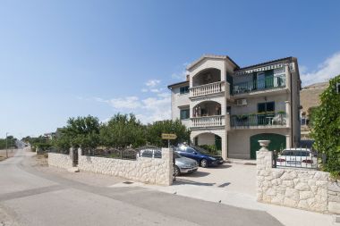 Appartements Per - comfortable  family apartments A1(2+2), A2(4+1), A3(2+2) Grebastica - Riviera de Sibenik 