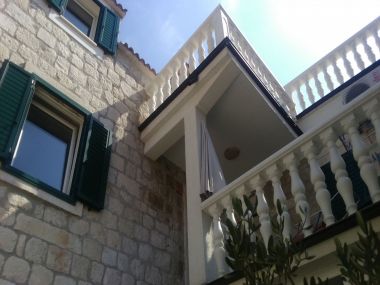 Appartements Villa Mirakul A2(2+1) with terrace, A3(4) with big terrace Kastel Novi - Riviera de Split 