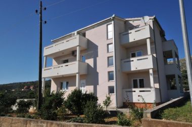 Appartements Žar - free parking A1(4+1), A2(2+2), A3(2+2), A4(4+1) Seget Vranjica - Riviera de Trogir 