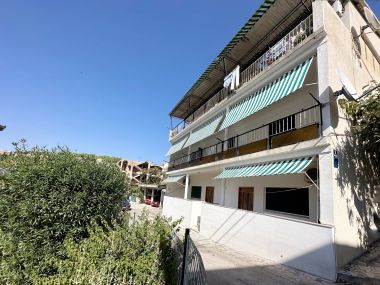 Appartements Kaza - 50m from the beach with parking: A1(2), A2(2), A3(6) Trogir - Riviera de Trogir 