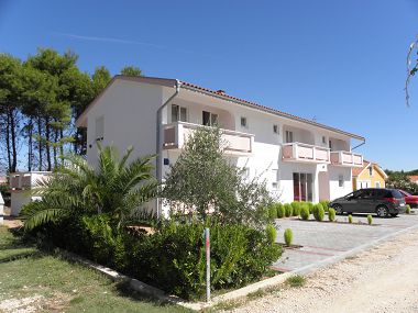 Appartements VINK - 80 m from beach A2(4), A3(4), A4(4) Vir - Riviera de Zadar 