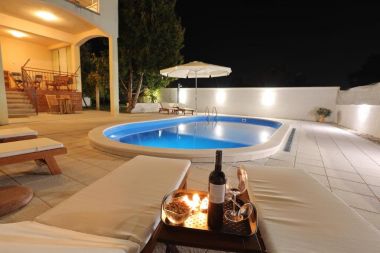 Appartements Max - luxurious with pool: A1(6+2) Zadar - Riviera de Zadar 