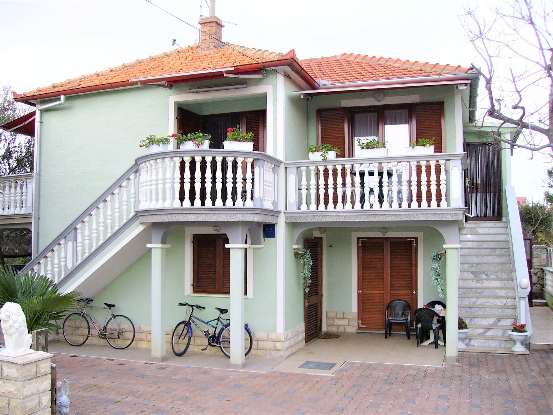 Appartements Mare - with terrace: A1(4+2) Pakostane - Riviera de Biograd 