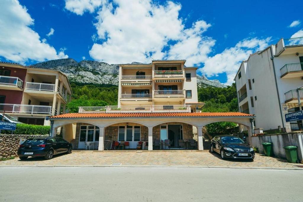 Appartements Nada - close to the sea and sea view A1(6), A2(4+1) Brela - Riviera de Makarska 