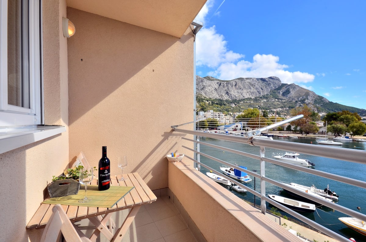 Appartements Tam - with parking : A1(2+2) Omis - Riviera de Omis 