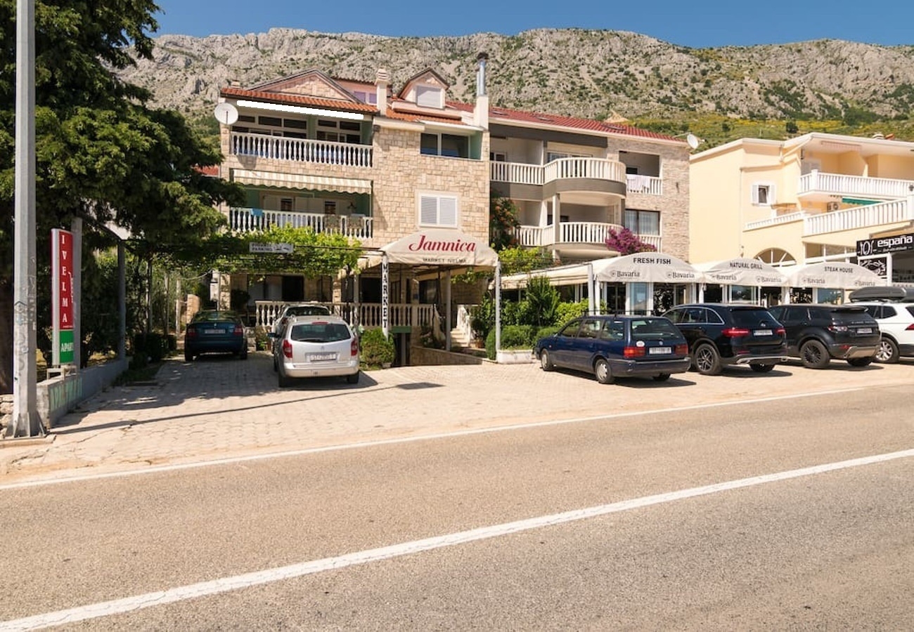 Appartements Divna - modern apartments with terrace : A1(2+2), A2(2+3), A4(8+1) Stanici - Riviera de Omis 