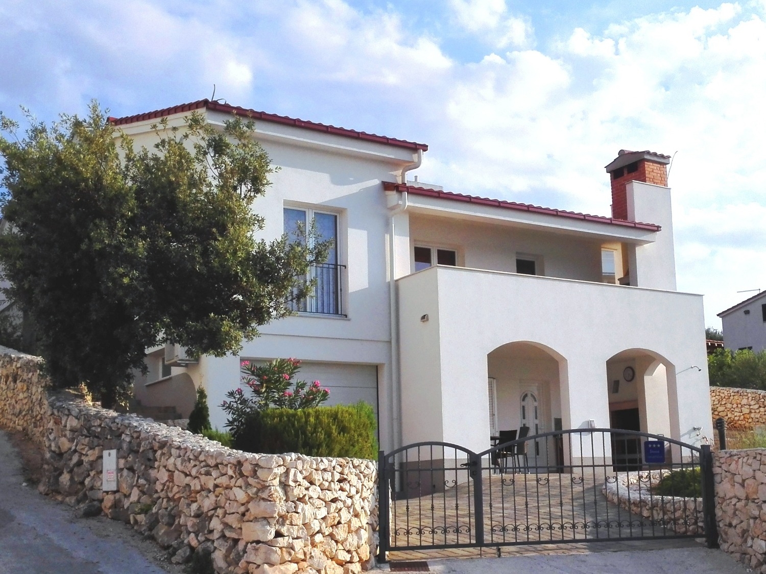 Appartements Tih - 20 m from sea: A1 Ruzmarin(2+2), A2 Maslina(2+2) Sevid - Riviera de Trogir 