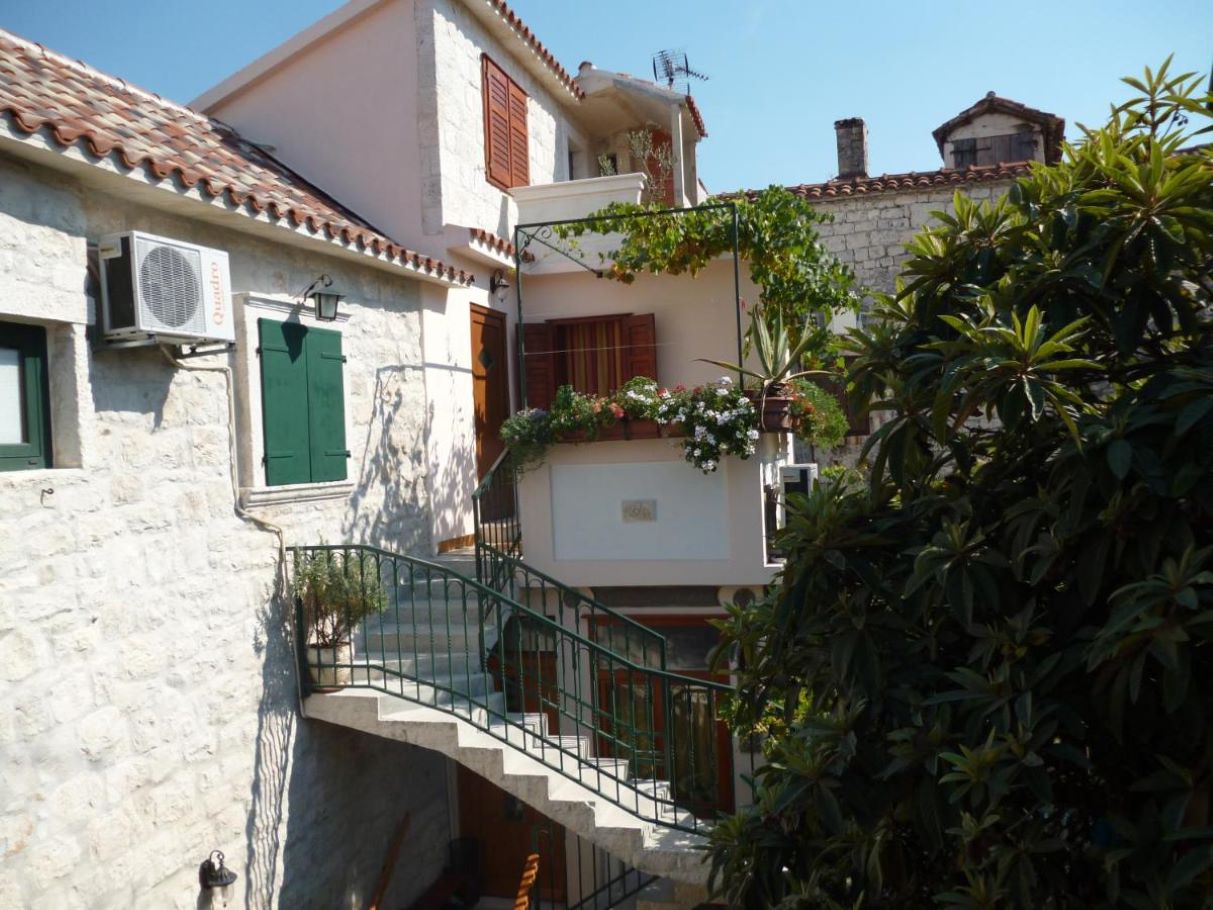 Appartements et chambres Jare - in old town R1 zelena(2), A2 gornji (2+2) Trogir - Riviera de Trogir 