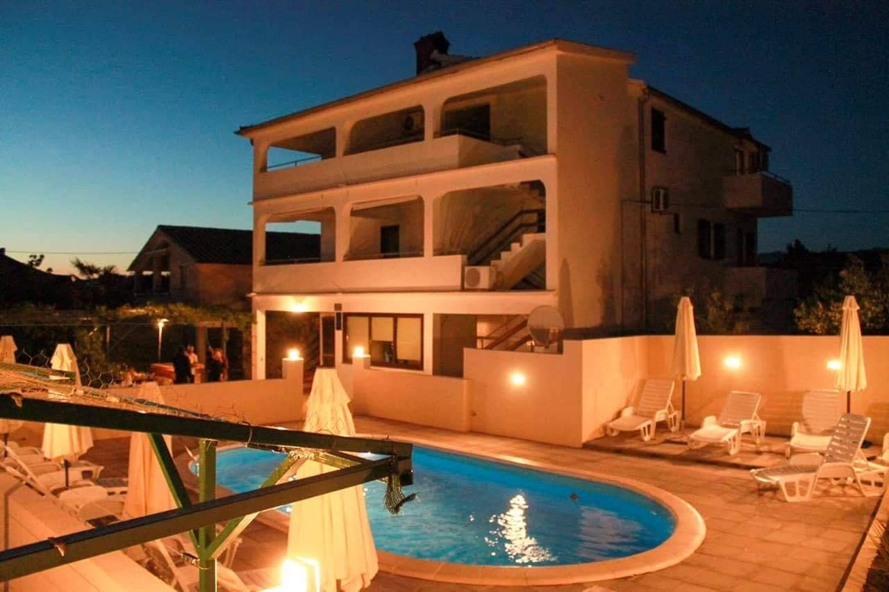 Appartements Nenad - with pool; A1(4+1), A2(4+1), SA3(3), SA4(3), A5(2+2) Vrsi - Riviera de Zadar 