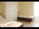 Appartements Marin A1(2+2), A2(2+2) Biograd - Riviera de Biograd  - Appartement - A2(2+2): chambre &agrave; coucher