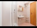 Appartements Zri - low-cost and spacious: A1(6+2) Biograd - Riviera de Biograd  - Appartement - A1(6+2): salle de bain W-C