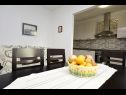 Appartements Sveto - 400 m from beach: A1(4) Biograd - Riviera de Biograd  - Appartement - A1(4): cuisine salle à manger