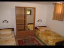 Appartements Dvor - 20 m from beach: A1(4+1) Turanj - Riviera de Biograd  - Appartement - A1(4+1): chambre &agrave; coucher