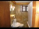 Appartements Dvor - 20 m from beach: A1(4+1) Turanj - Riviera de Biograd  - Appartement - A1(4+1): salle de bain W-C