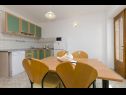 Appartements Lemar - with parking: A2 ANTIQUE(4), SA3(2), A5 YELLOW SKY(2), A6 LIGHT(2+1) Bol - Île de Brac  - Appartement - A2 ANTIQUE(4): cuisine salle à manger