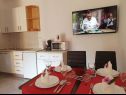 Appartements Ivano - 20 m from Sea: A1(6), A2(2+1), A3(2+1), A4(2), A5(2) Baie Osibova (Milna) - Île de Brac  - Croatie  - Appartement - A2(2+1): cuisine salle à manger