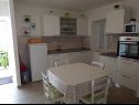 Appartements Perica - 10 m from sea: A1(4) Postira - Île de Brac  - Appartement - A1(4): cuisine salle à manger