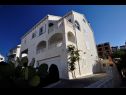 Appartements Pava - beautiful terrace & parking: A1(2+2) Postira - Île de Brac  - maison