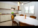 Appartements Neda - perfect location & free parking: A1(6), A2(4+1), A3(4+1) Splitska - Île de Brac  - Appartement - A1(6): cuisine salle à manger