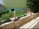 Maisons de vacances Jaka 2 - with pool : H(6+2) Sumartin - Île de Brac  - Croatie  - aire de jeux enfants