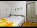 Maisons de vacances Jadranka- comfortable and big terrace H(6+1) Supetar - Île de Brac  - Croatie  - H(6+1): chambre &agrave; coucher