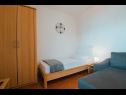 Appartements Bela2 - great location A1 B1(4), A2 C1(4), A3 D1(4+1) Mastrinka - Île de Ciovo  - Appartement - A1 B1(4): chambre &agrave; coucher