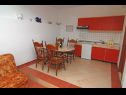 Appartements Bela2 - great location A1 B1(4), A2 C1(4), A3 D1(4+1) Mastrinka - Île de Ciovo  - Appartement - A3 D1(4+1): cuisine salle à manger