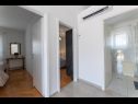 Appartements Nick - jacuzzi & seaview: A1(4+1) Mastrinka - Île de Ciovo  - Appartement - A1(4+1): couloir