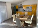 Appartements Miroslava - with pool: A1(4), A3(2+1), A4(5), A5(6+1) Okrug Gornji - Île de Ciovo  - Appartement - A5(6+1): cuisine salle à manger