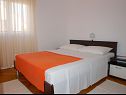 Appartements Mirja - 100m from the beach & parking: A1(4)-Donji, A2(6+2)-Gornji Okrug Gornji - Île de Ciovo  - Appartement - A2(6+2)-Gornji: chambre &agrave; coucher