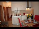 Appartements Central - 40m from the beach: A1(2), A2(4) Okrug Gornji - Île de Ciovo  - Appartement - A2(4): cuisine salle à manger